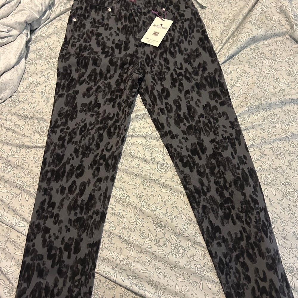 Gloria Vanderbilt Gray Jeans with Subtle Black Print